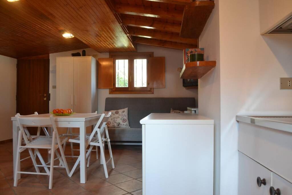 Como Lakeside Cottage - Lakefront Private Garden With Private Access To The Lake Onno Bagian luar foto