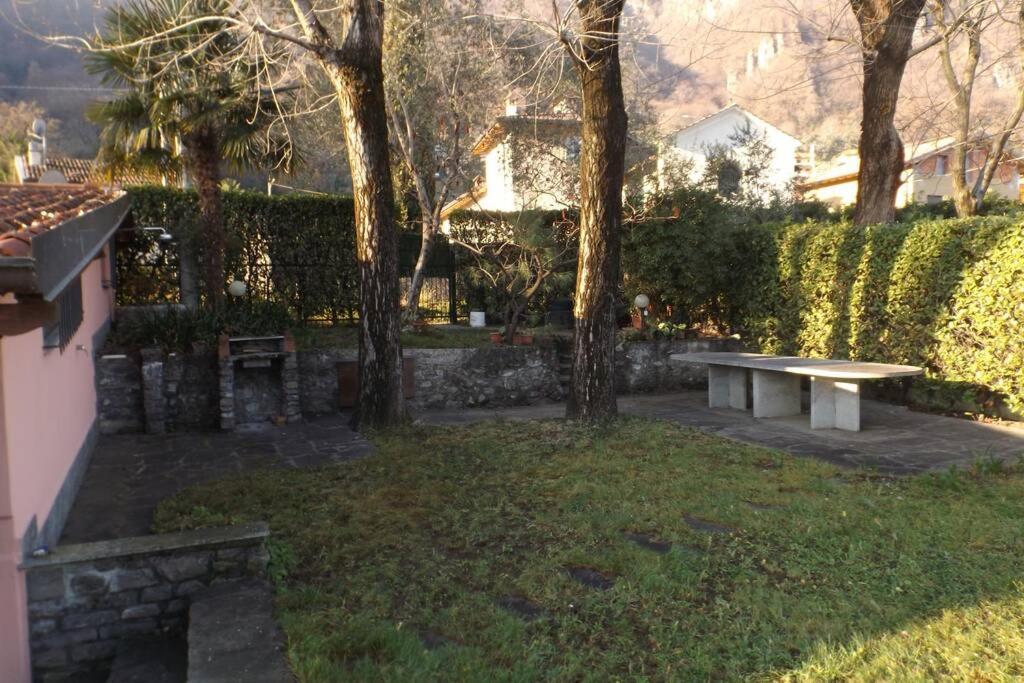Como Lakeside Cottage - Lakefront Private Garden With Private Access To The Lake Onno Bagian luar foto